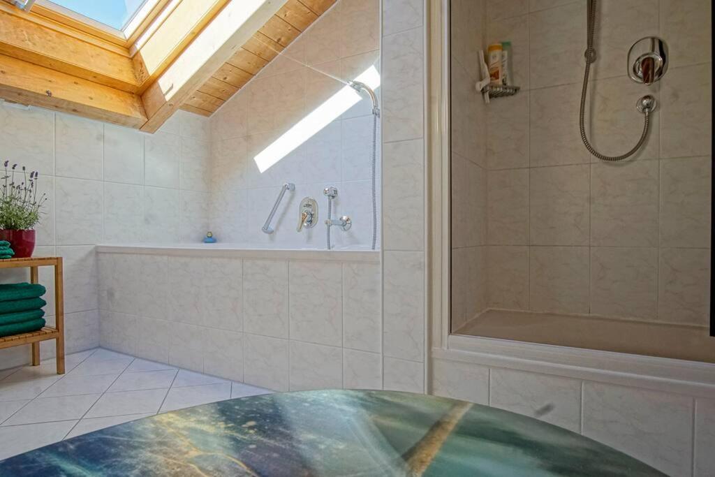 Luxury Living Near Weissensee +Balcony +Netflix Füssen Exterior foto